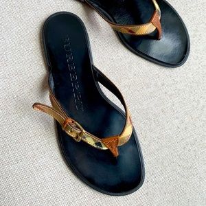 Maisie Belted Check Thong Leather Sandals Brown